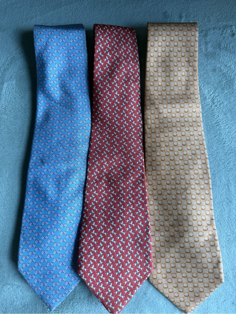 Classic Men's Silk Ties — Blue, Red, and Gold Set Salvatore ferragamo